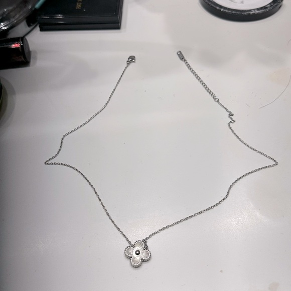 Clover silver necklace - Picture 1 of 8